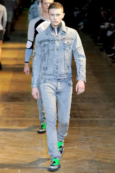 Look 28